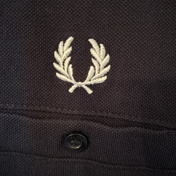 Men’s Fred Perry Navy T-Shirt with pocket Size M Never worn Rare Dark blue - Picture 2 of 5